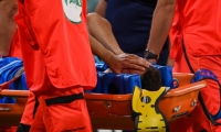 На чемпионате Италии футболист травмировался на первой минуте матча